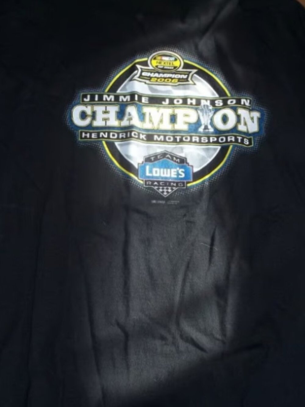 Mens Size XL Jimmie Johnson NASCAR shirt 2006 champion